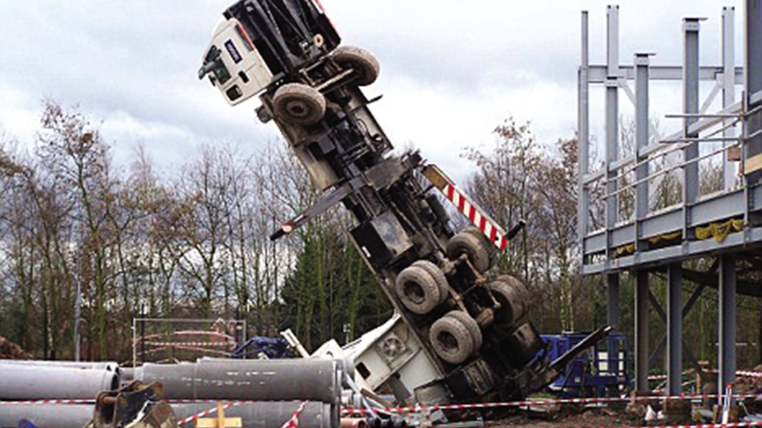 Mobile crane collapse event