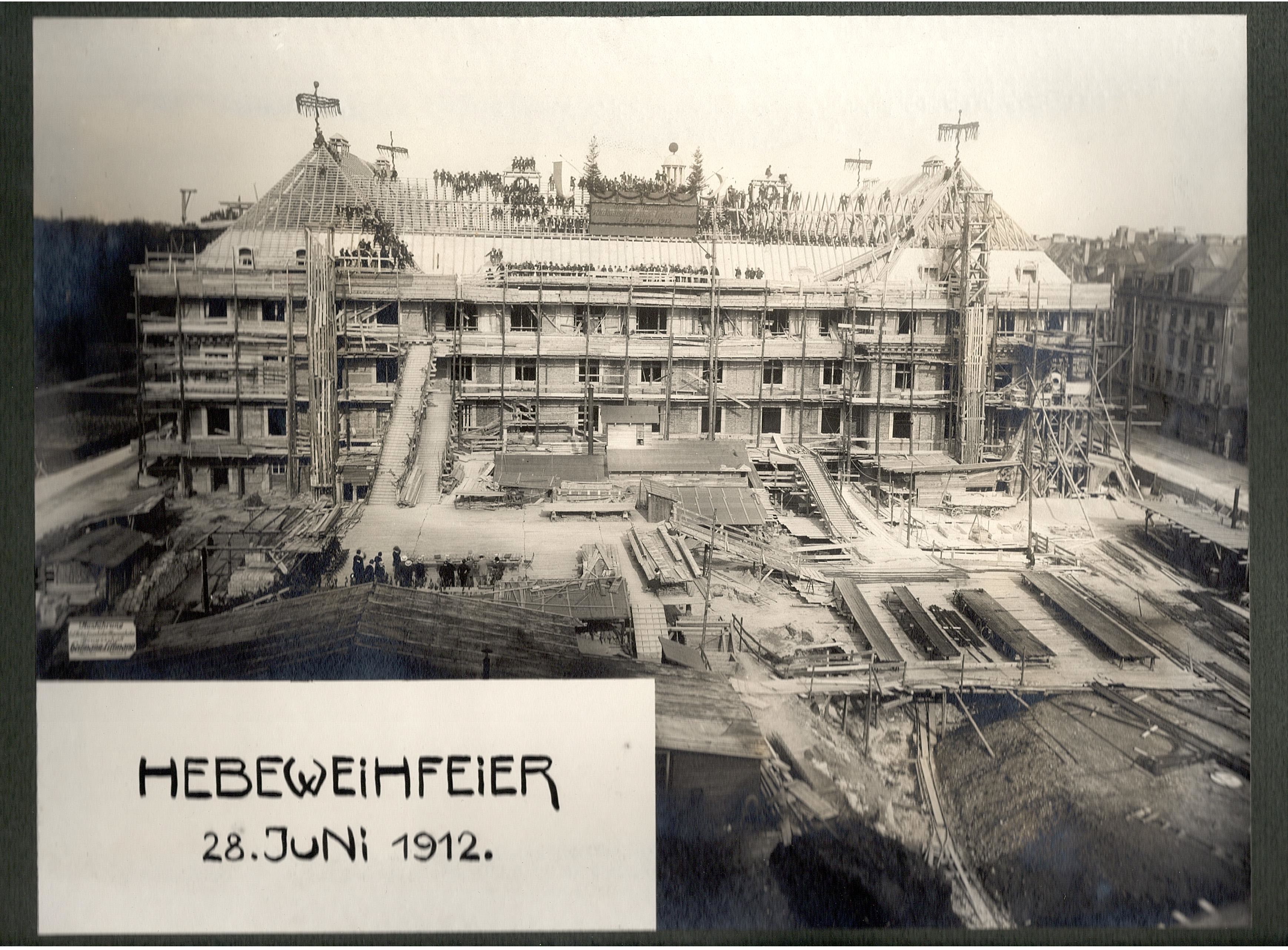 Topping-out ceremony on June 28, 1912