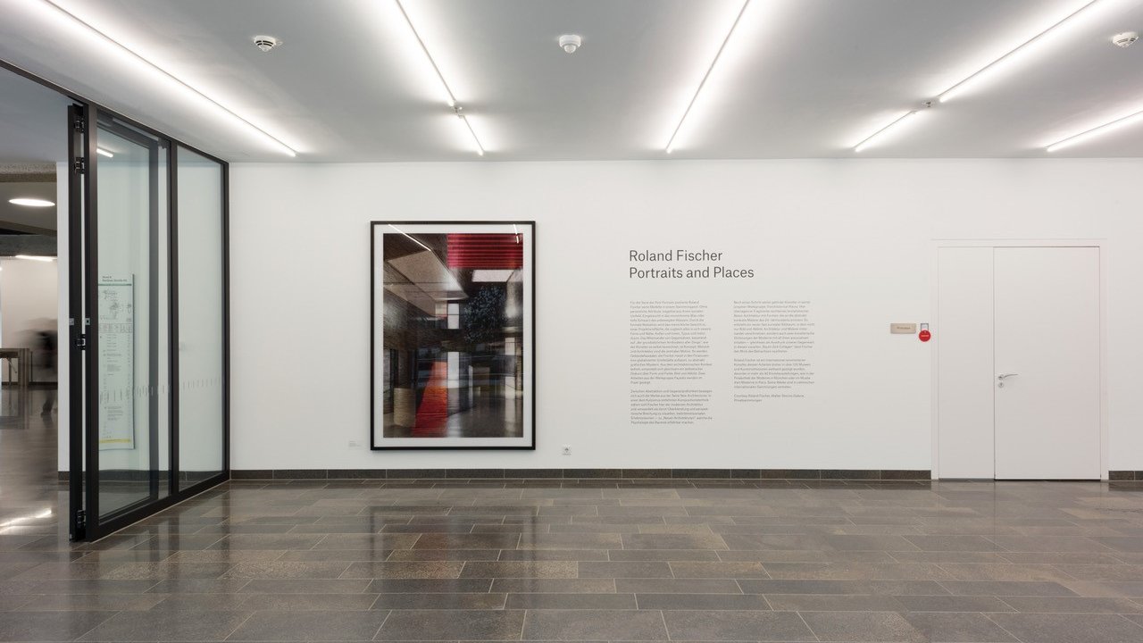 Blick in die Ausstellung "Roland Fischer | Portraits and Places", 2018-2019