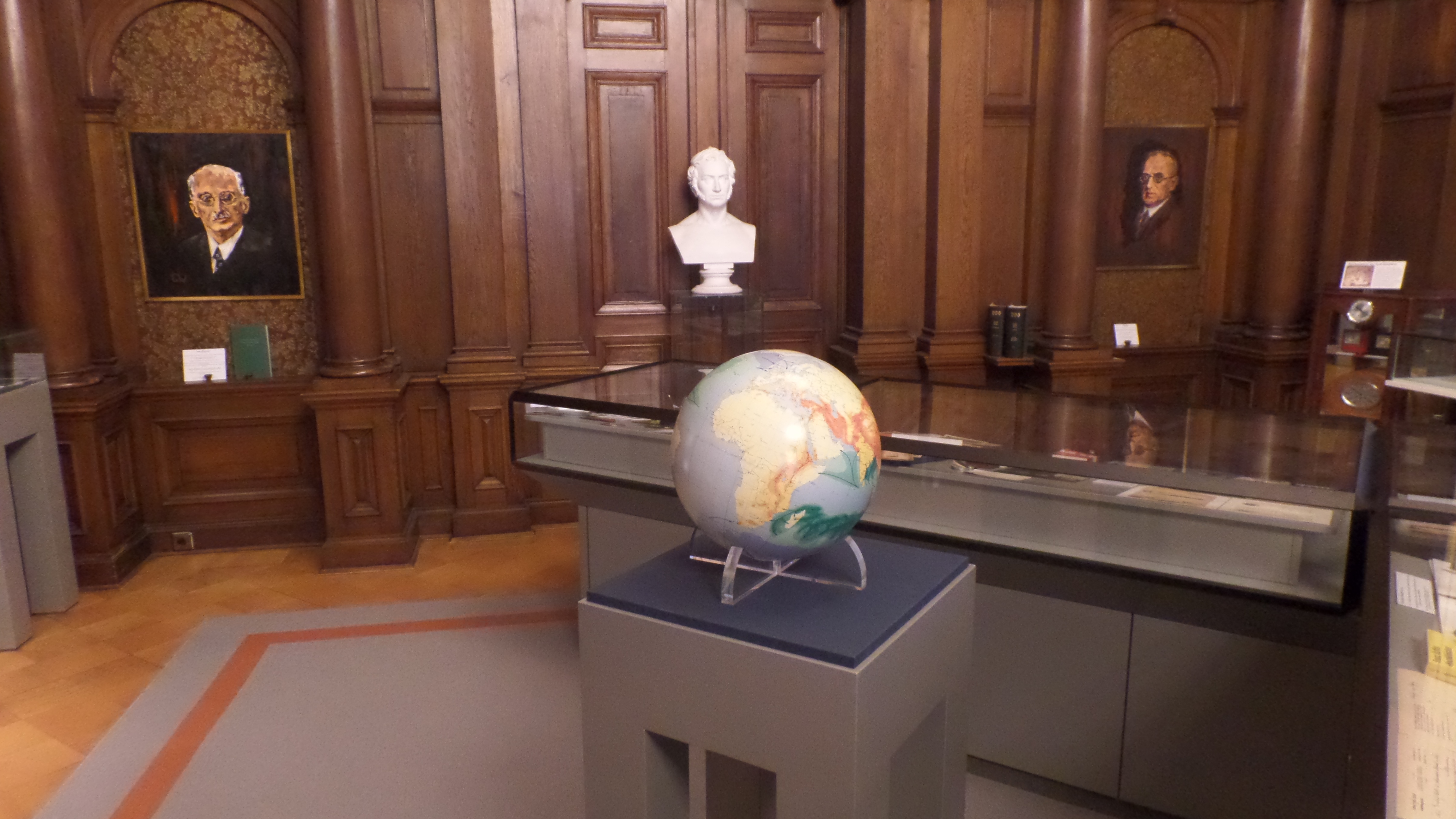 Globus der Naturgefahren im Deutschen Versicherungsmuseum in Gotha