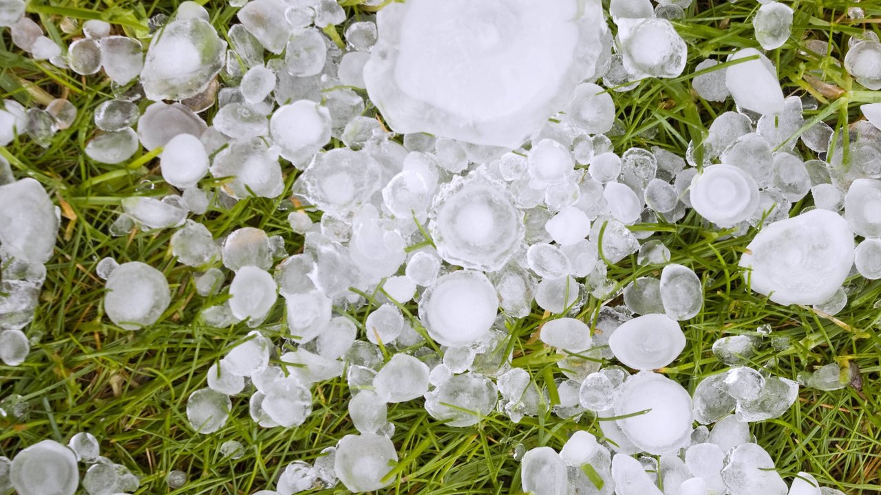 Icy cricket balls from above