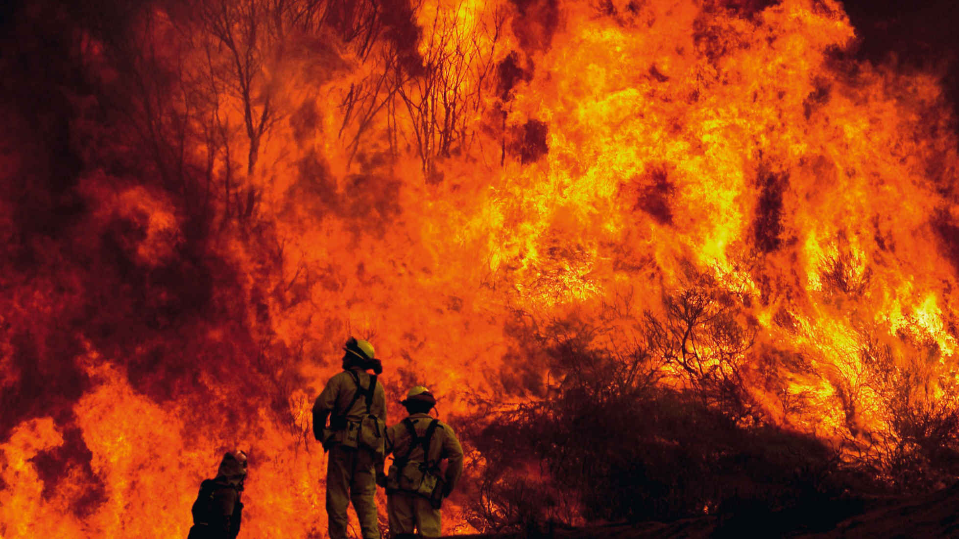 Firefighters are powerless in the face of a gigantic ball of fire in Simi Valley