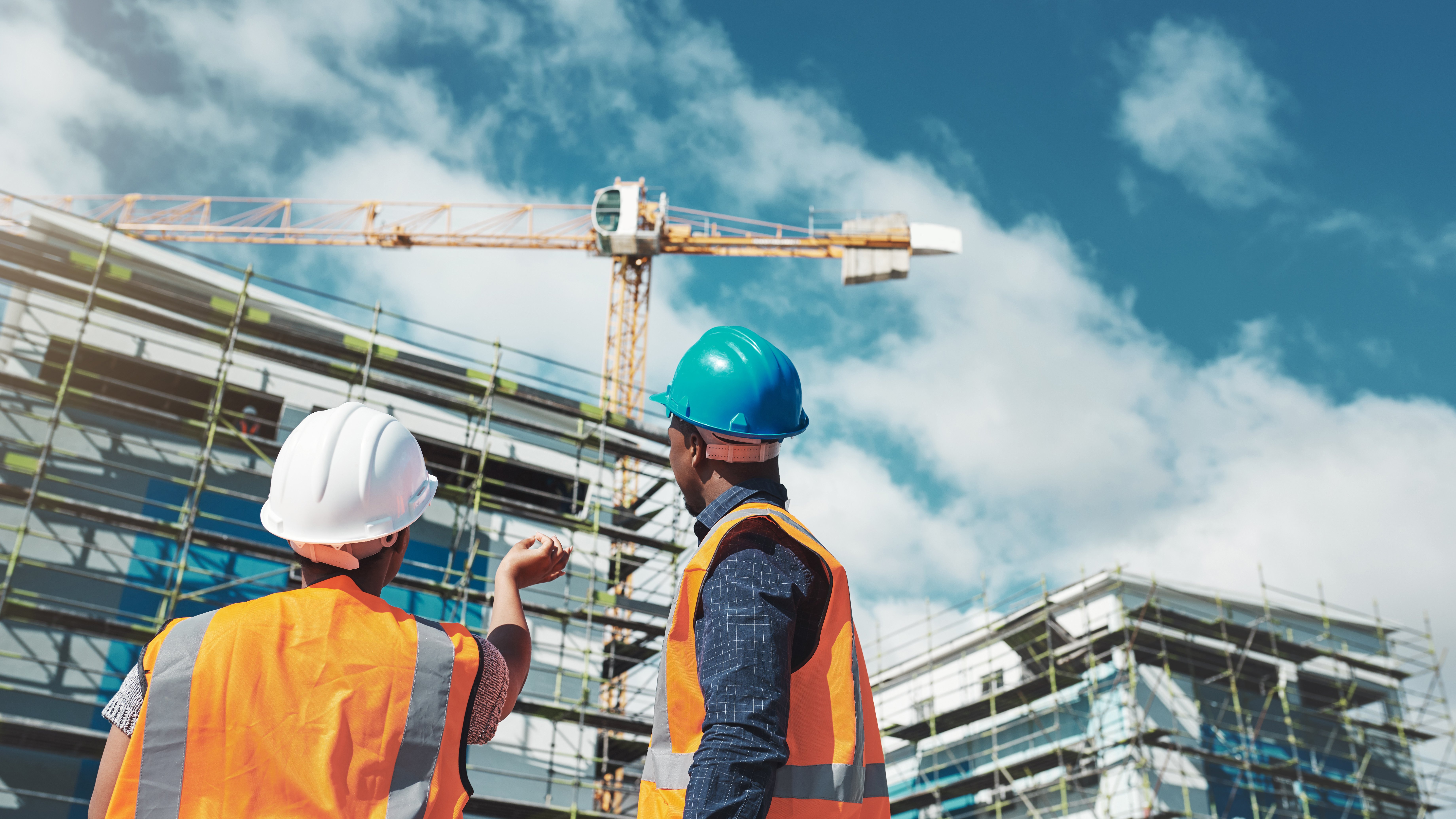 Navigating construction risk: evolving exposures, strategic solutions Male and female engineer at a construction site