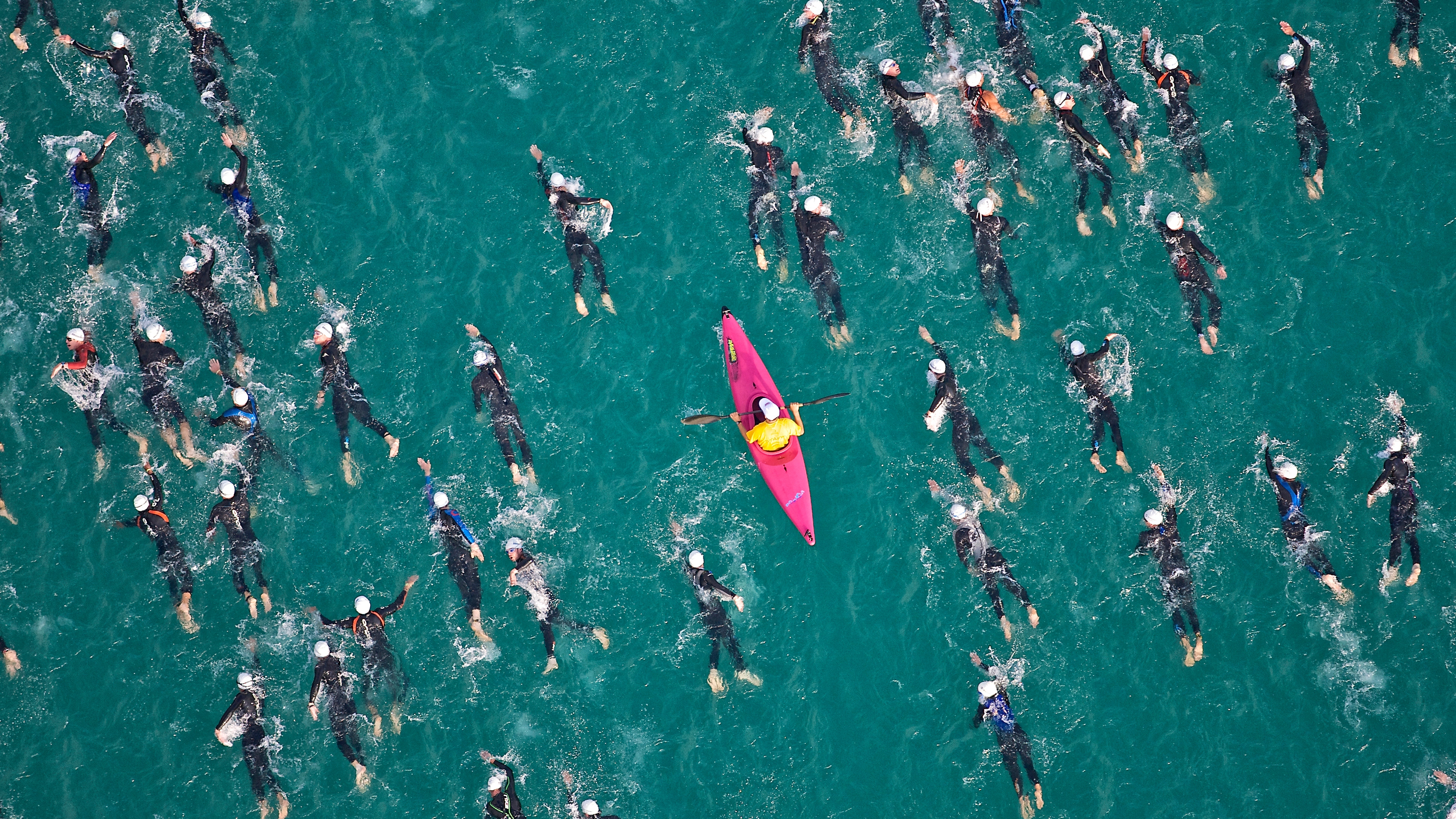 Swimmers in water - stage image for Munich Re Solutions overview page