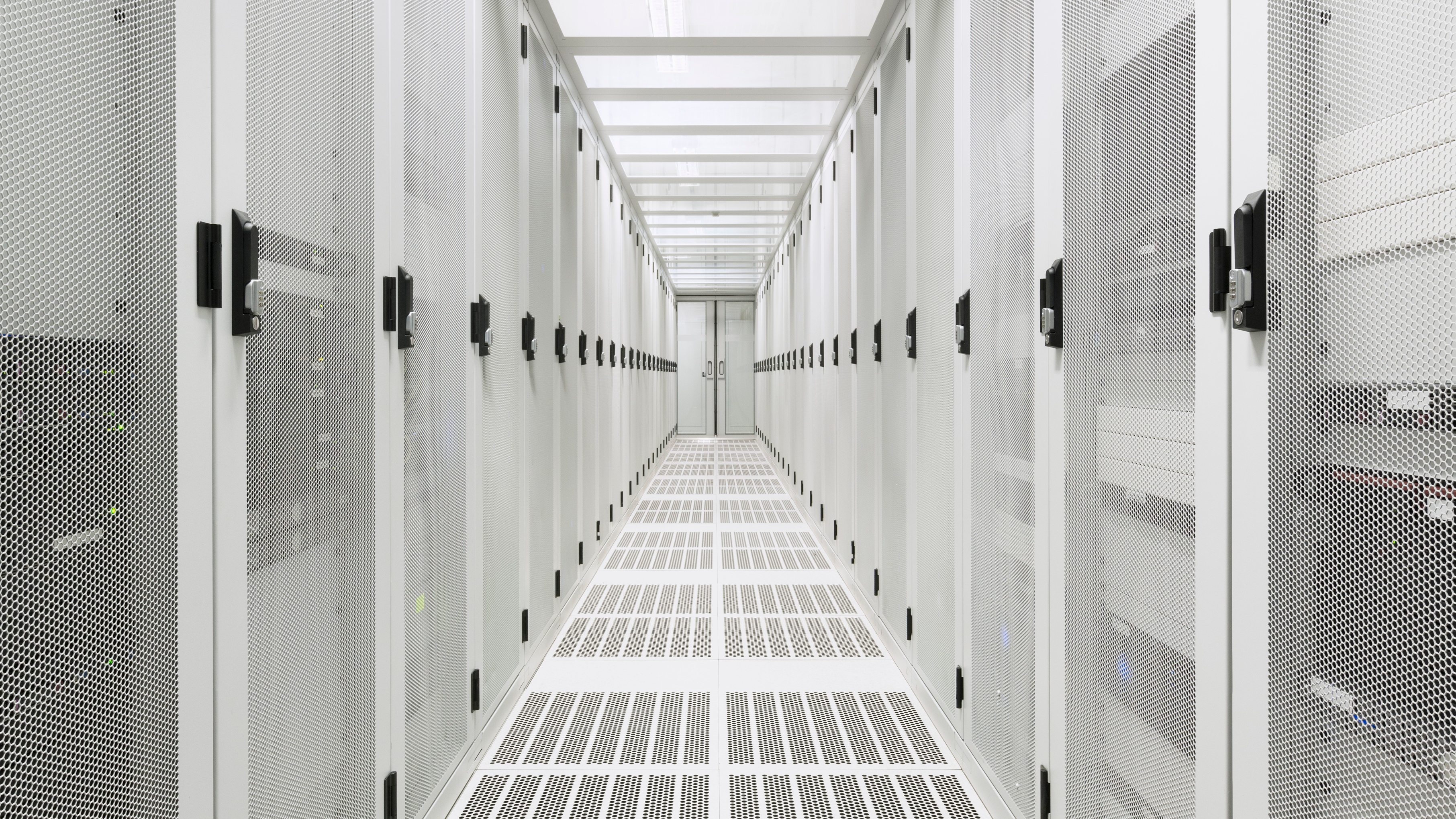 Data storage corridor in data warehouse