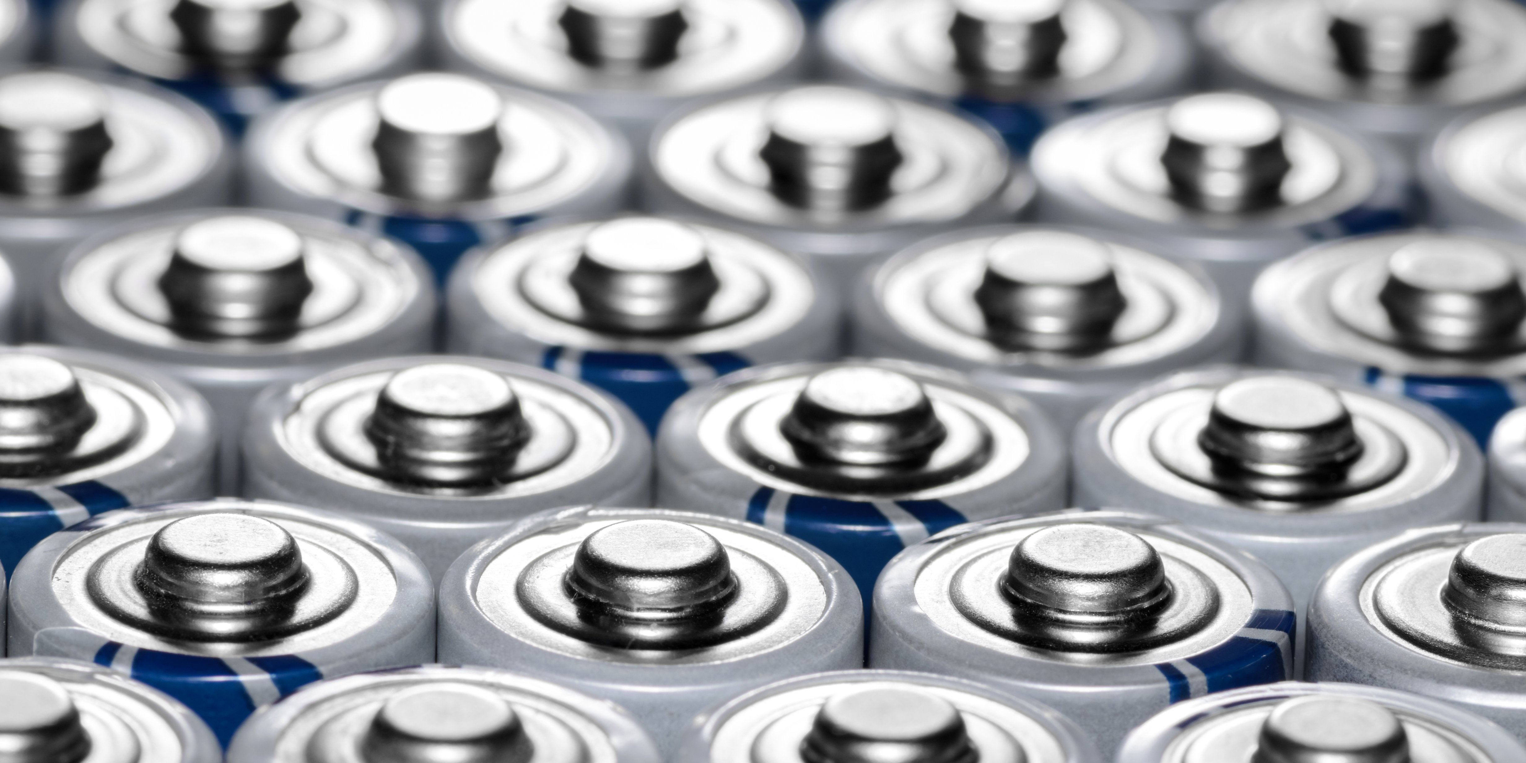 Explore energy risks Composition with alkaline batteries