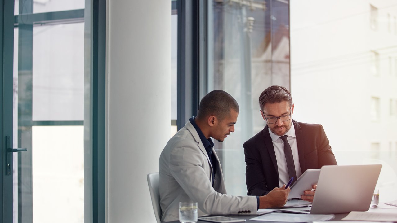 Business meeting discussing COLI/BOLI underwriting trends from Munich Re’s 2025 survey 