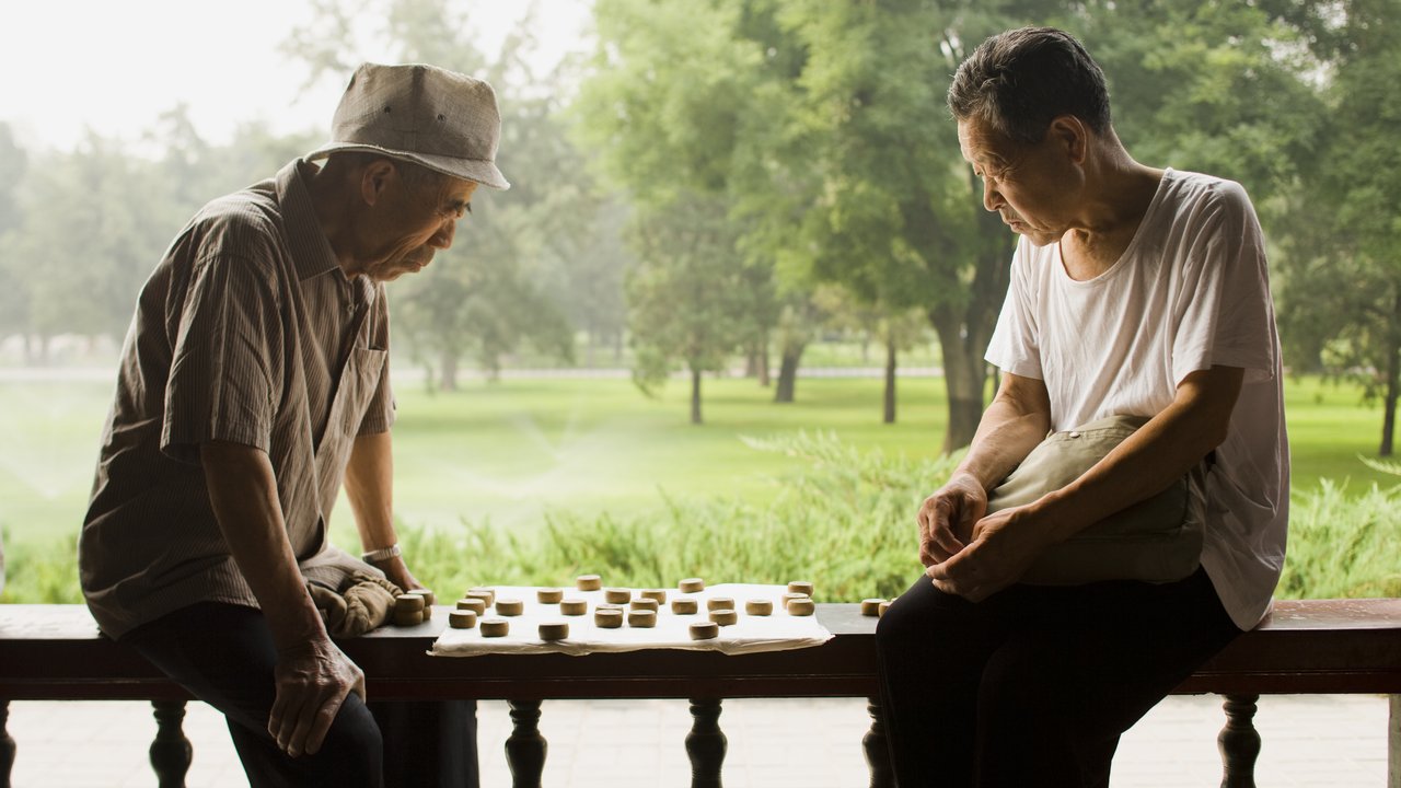 Pair playing checkers