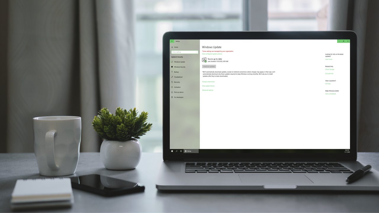 Laptop installing updates