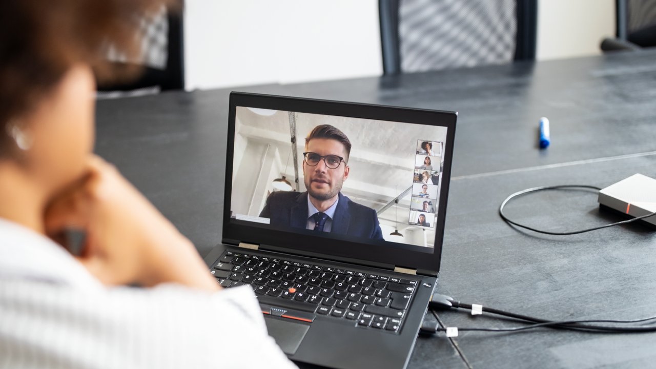 A virtual meeting between a case manager and an identity recovery victim