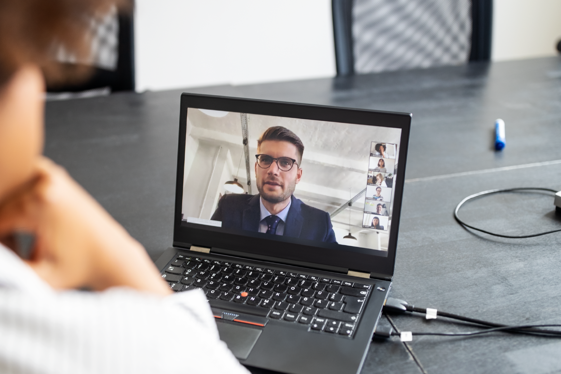 A virtual meeting between a case manager and an identity recovery victim