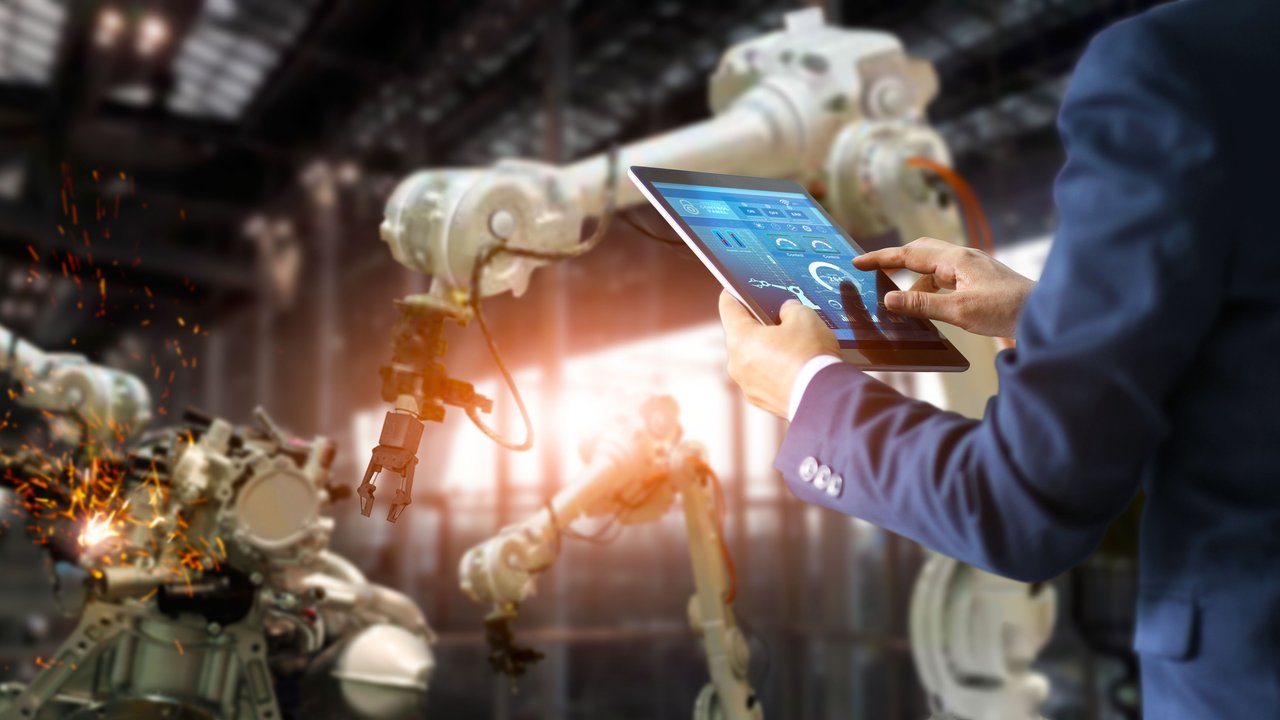 Robotics operator controlling device with computer tablet