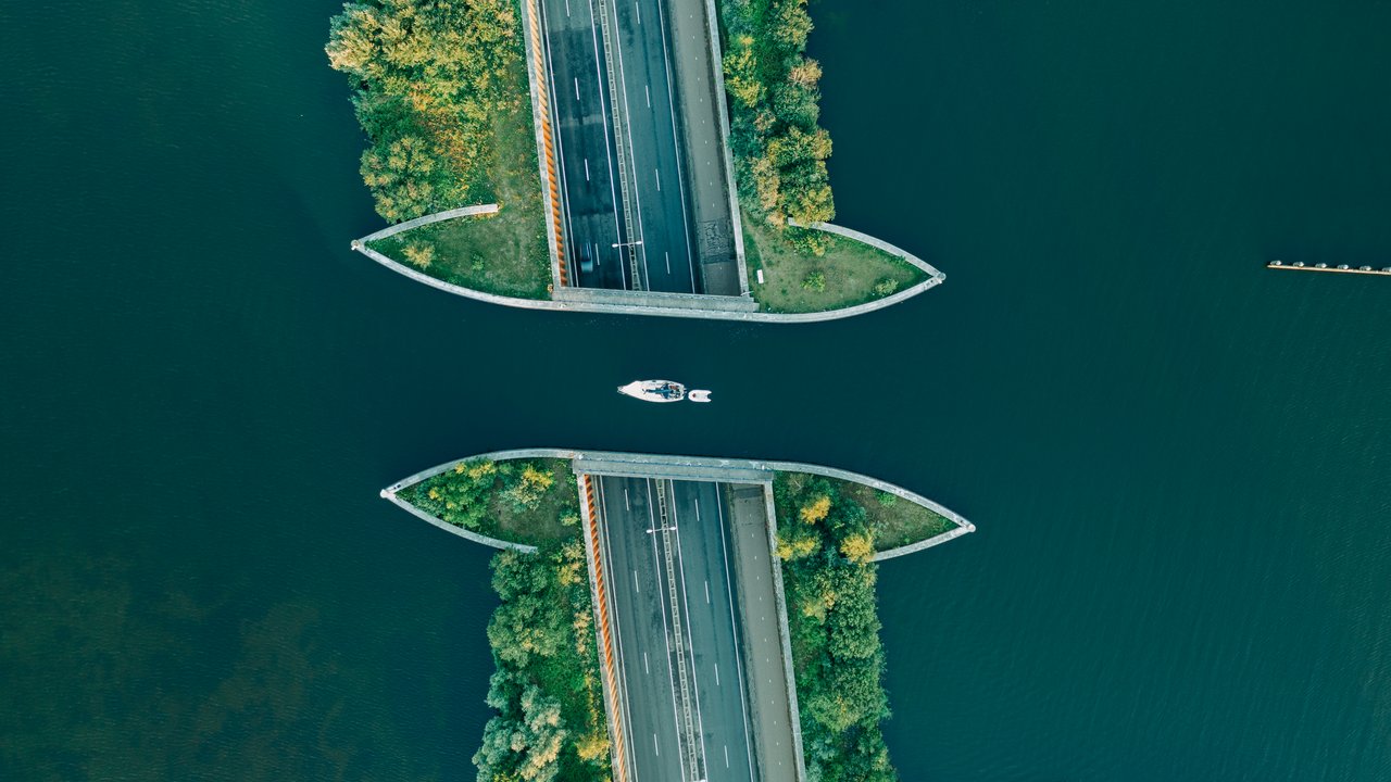 A yacht on the famous aqueduct
