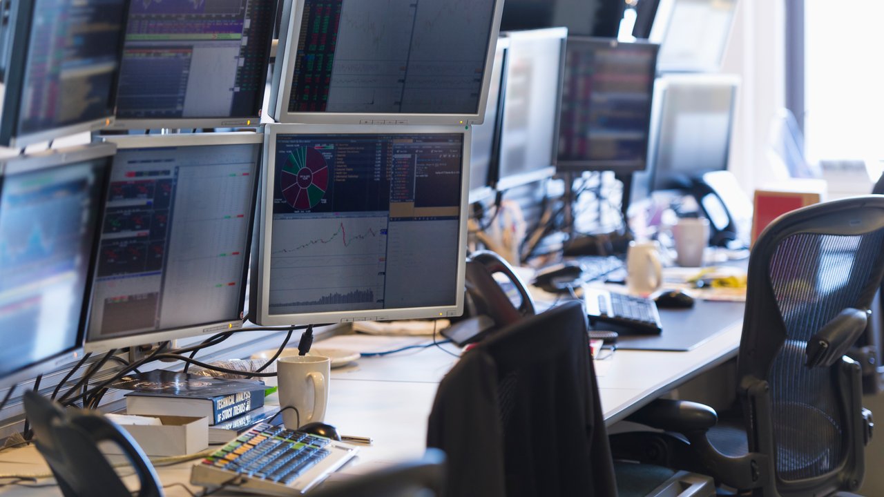 USA, New York, New York City, Trading desk with computers and phones