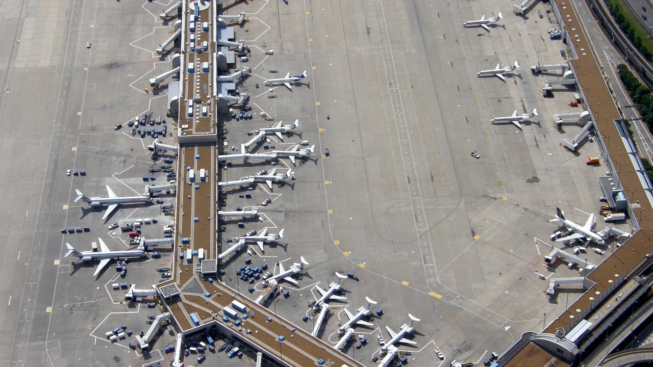 Plane crashes are shocking. How do insurance companies deal with this risk? Plane crashes are shocking. How do insurance companies deal with this risk?