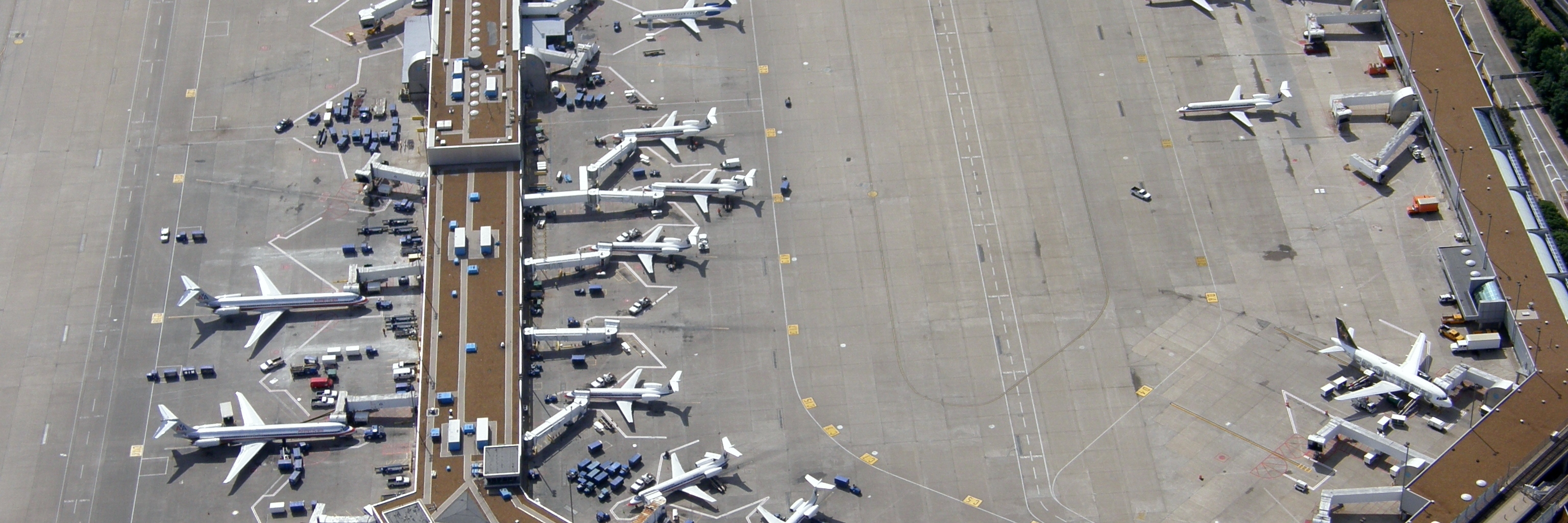 Der Absturz eines Flugzeugs erschüttert. Wie gehen Versicherer mit dem Risiko um?