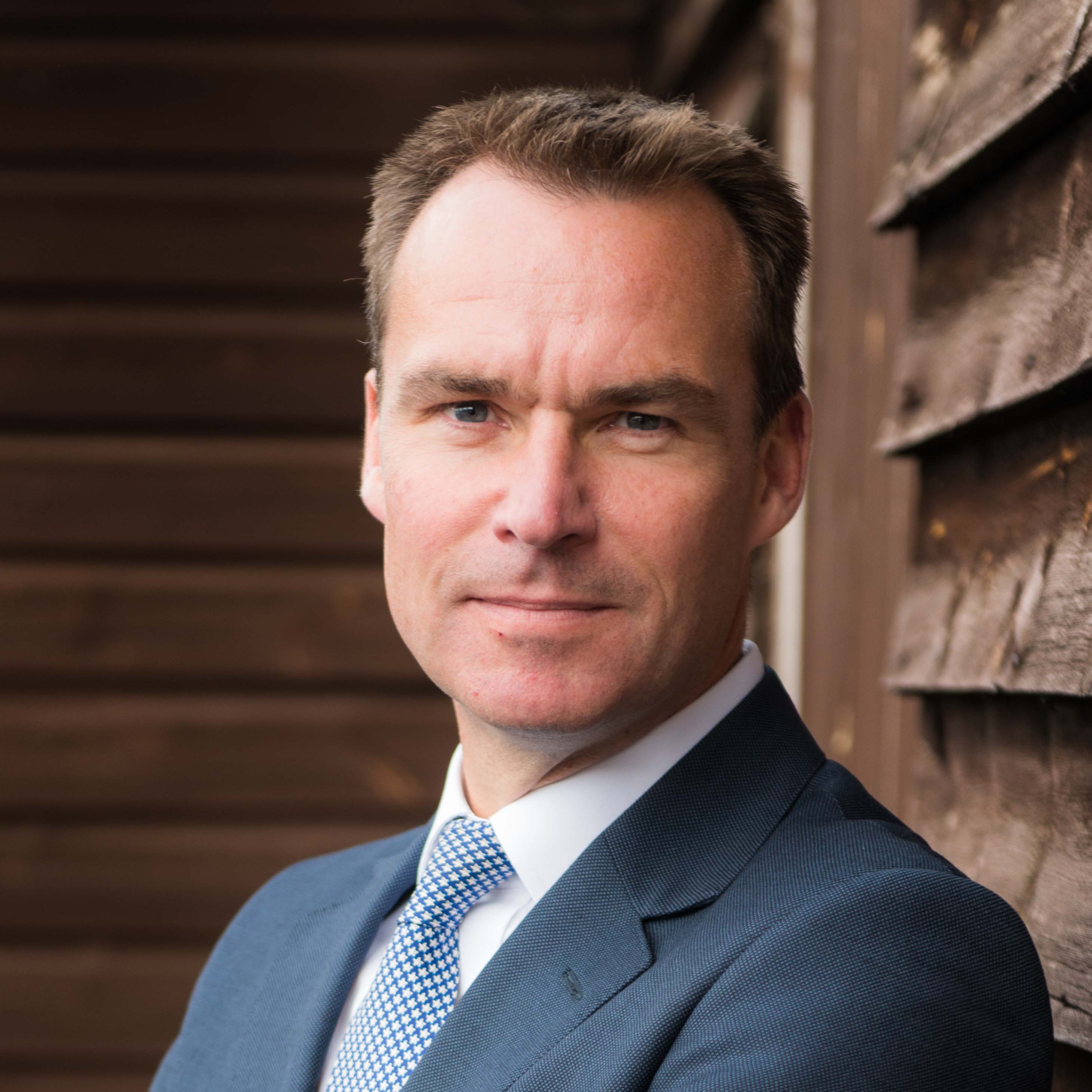 Headshot photo of Julian Richardson